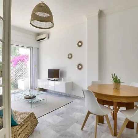 Elegant Logement D'1 Avec Terrasse Apartman *
